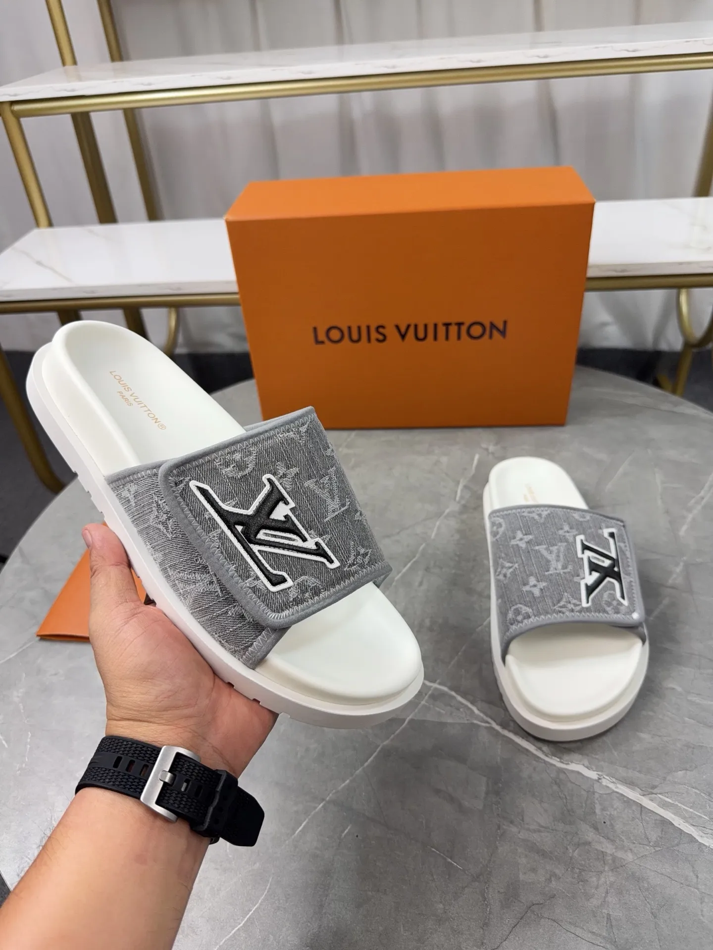 Men's Men's Shoes 💰380💰 🌈LV | Louis Vuitton ²⁰²³ 𝐬𝐬 🧡💚2025 Spring and Summer New Style Top Version‼ ️The original version is the same. The counter specializes in the latest straw slippers. Hard goods are new🆕 ❥Purchase level! Full of high-end feel! A popular model among bloggers at home and abroad, it’s retro and fashionable, and looks stunning on your feet! Mainly recommended models on the official website★ ━━━━━ ЅᏇєєt ━━━━━ ▪️Upper: original customized cowhide fabric ▪️Inner: cow lining ▪️Outsole: high-end rubber outsole ▪️Shoe size: 35-47 (46-47 customization is not returnable)